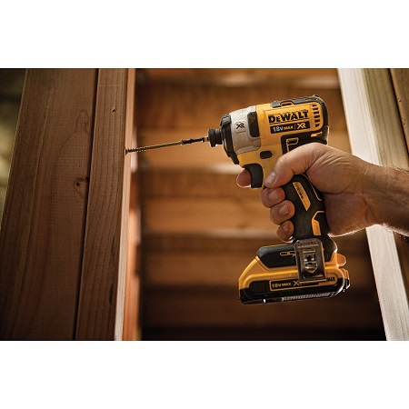 palmiko_katsavidi_dewalt_DCF887P2-tools-station